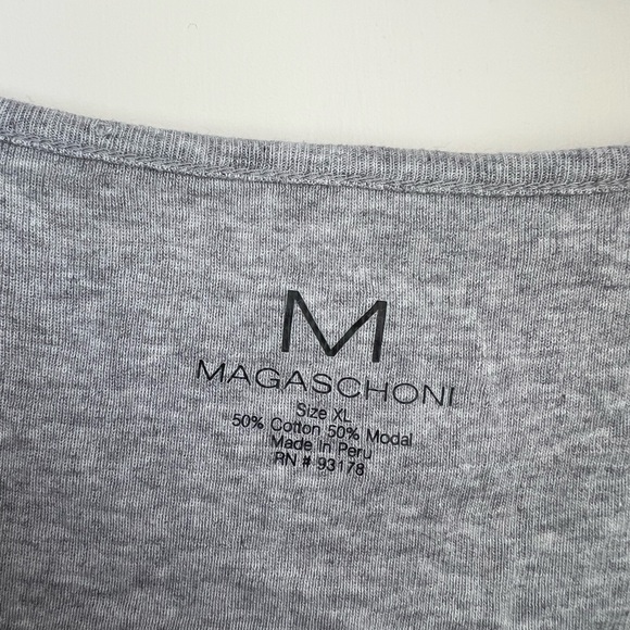 Magaschoni size XL top - Picture 2 of 3